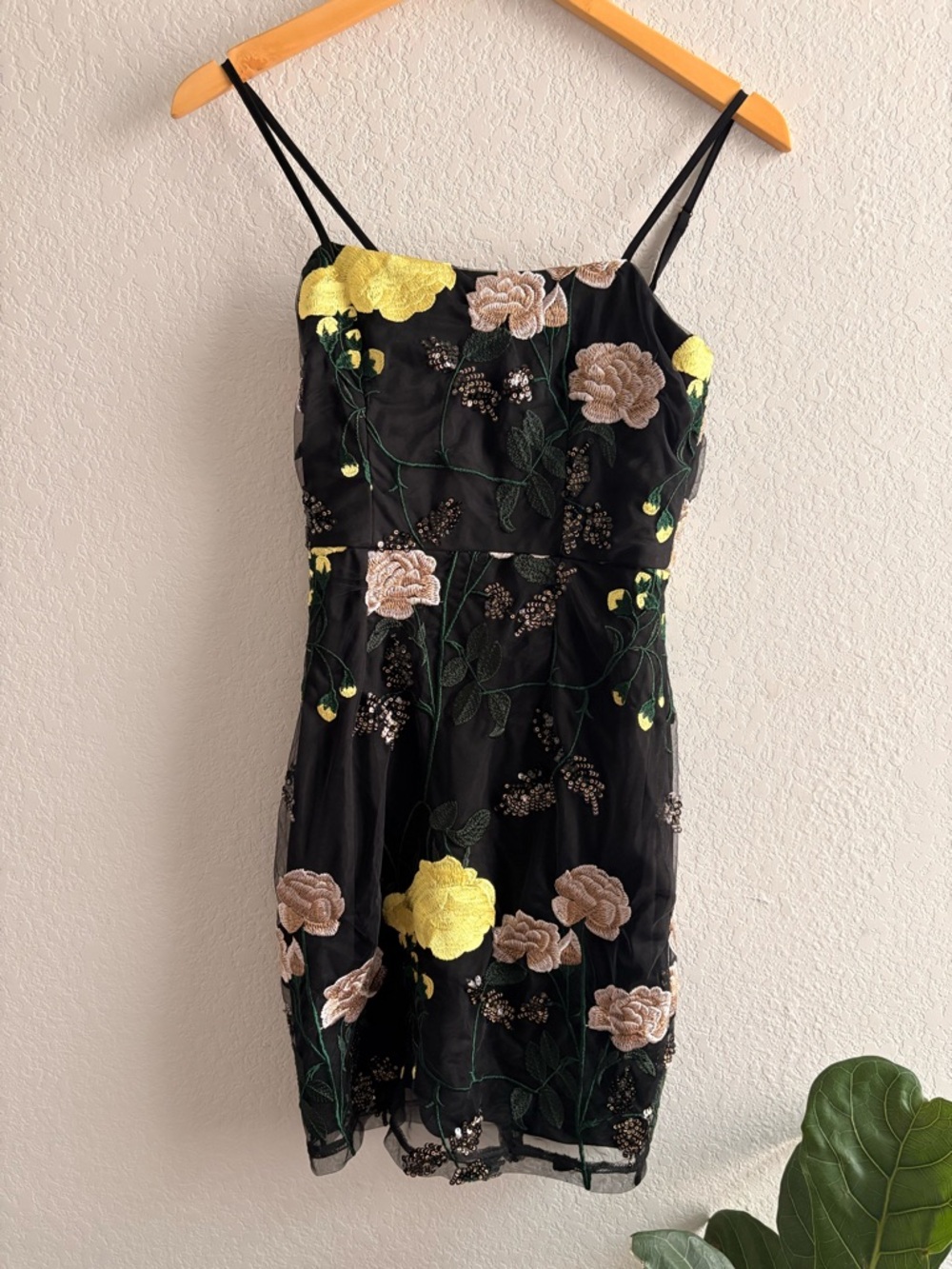 Lulu's Sz XS Rue Black Floral Embroidered Sequin Bodycon Mini Cocktail Dress